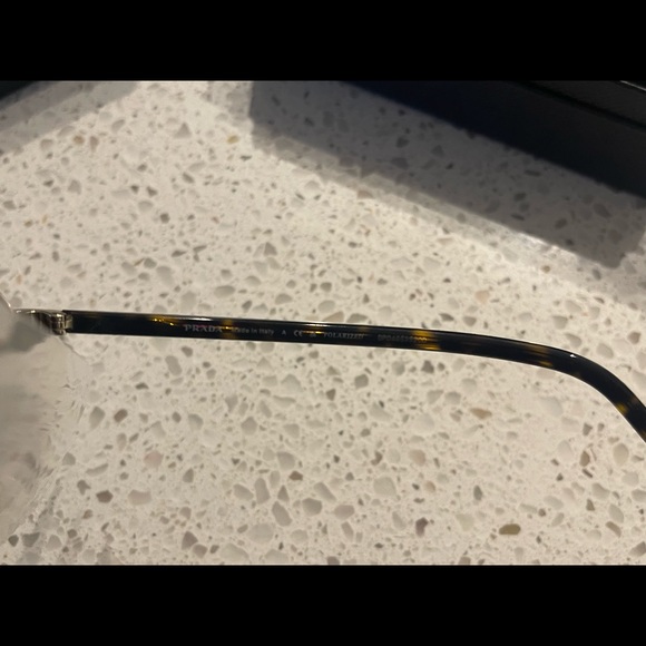 Prada polarized sunglasses - Picture 5 of 8